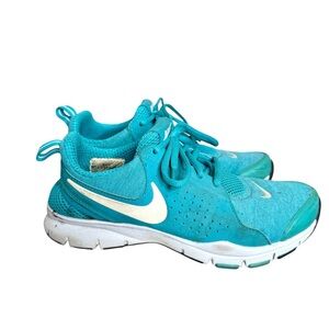 Nike Turquoise Running Shoes with White Swoosh Size 6 Women’s